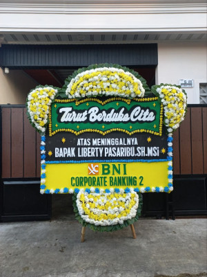 Papan Bunga Duka di Kemtuk Gresi