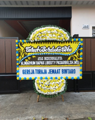 Papan Bunga Duka di Kemtuk Gresi