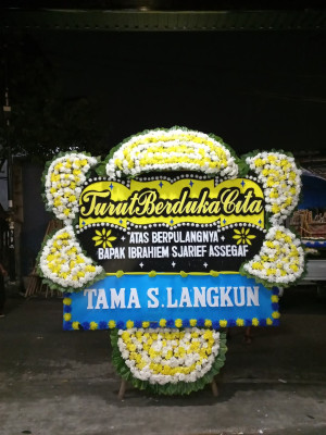 Papan Bunga Duka di Kemtuk Gresi