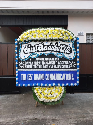 Papan Bunga Duka di Kemtuk Gresi